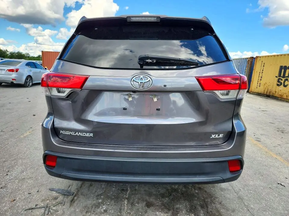 2018 TOYOTA HIGHLANDER XLE  
