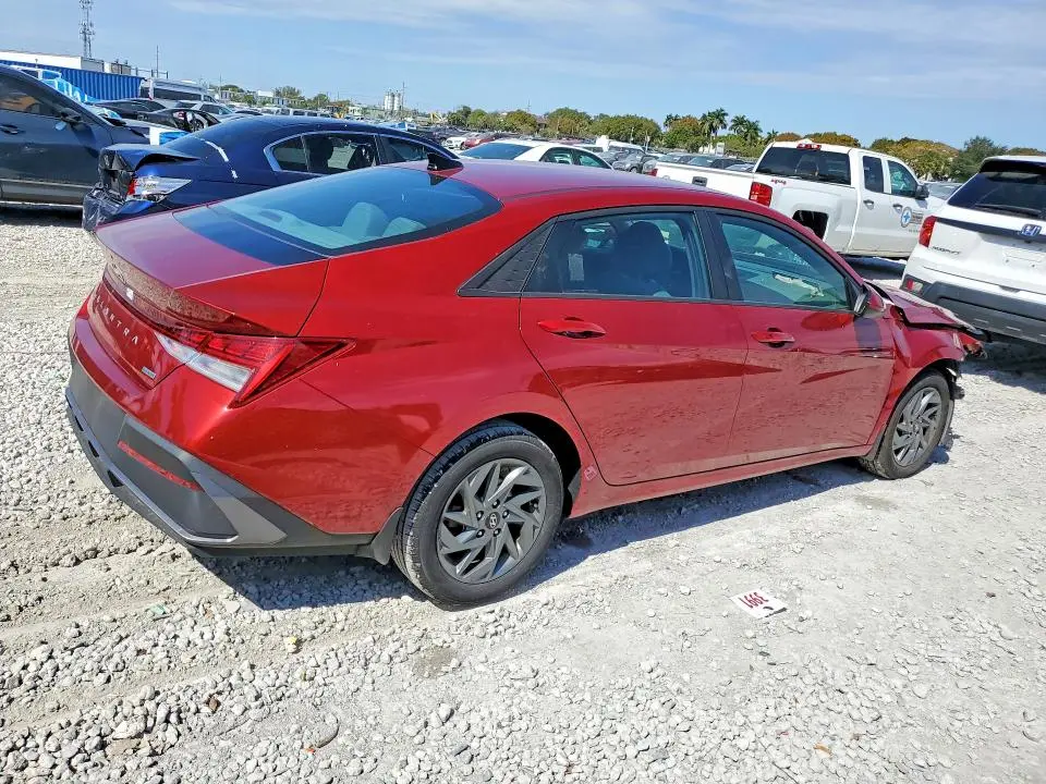 2024 HYUNDAI ELANTRA BLUE  