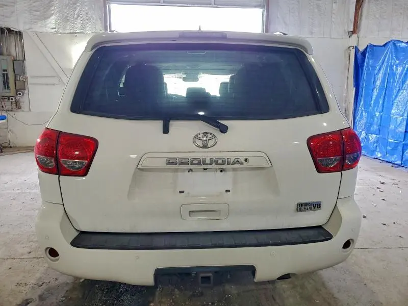 2016 TOYOTA SEQUOIA SR5  