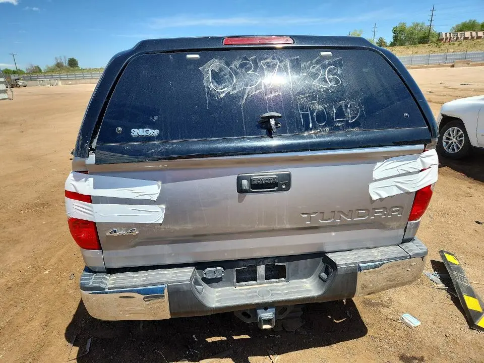 2017 TOYT TUNDRA SR5   