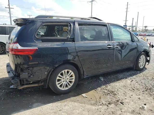 2017 TOYOTA SIENNA XLE  