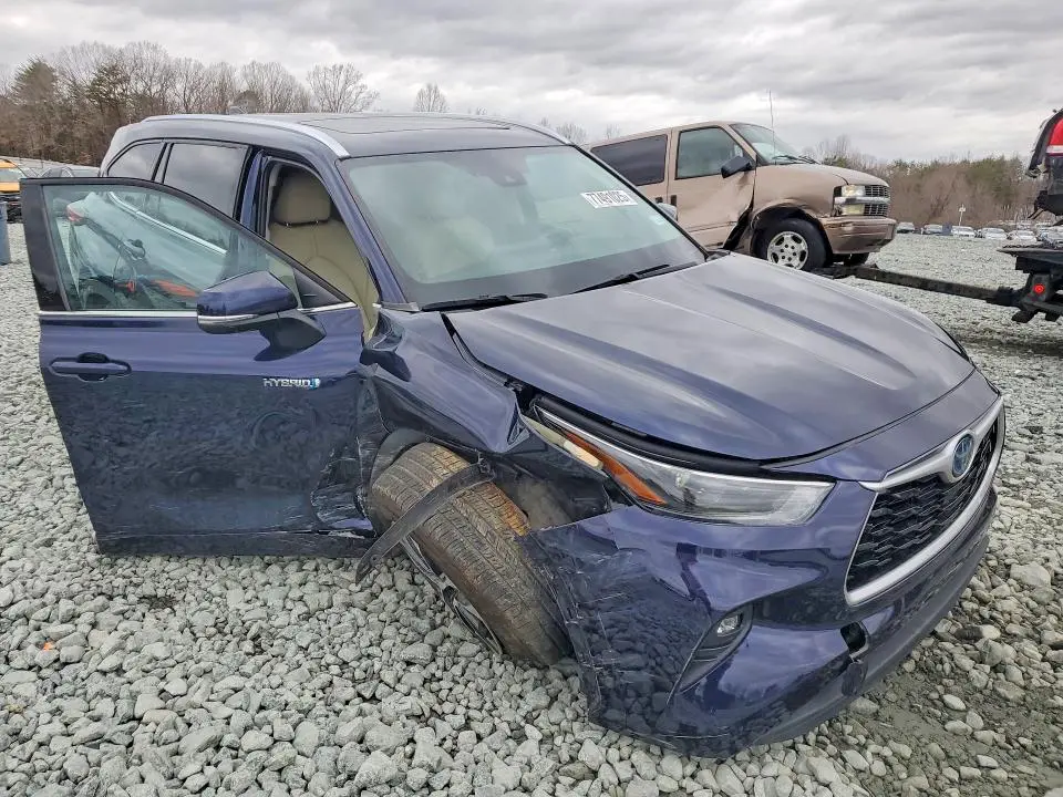 2021 TOYOTA HIGHLANDER HYBRID XLE  