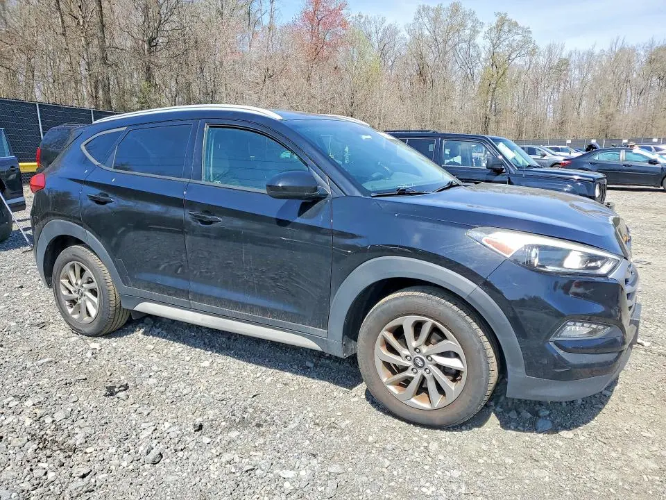 2017 HYUNDAI TUCSON SE  