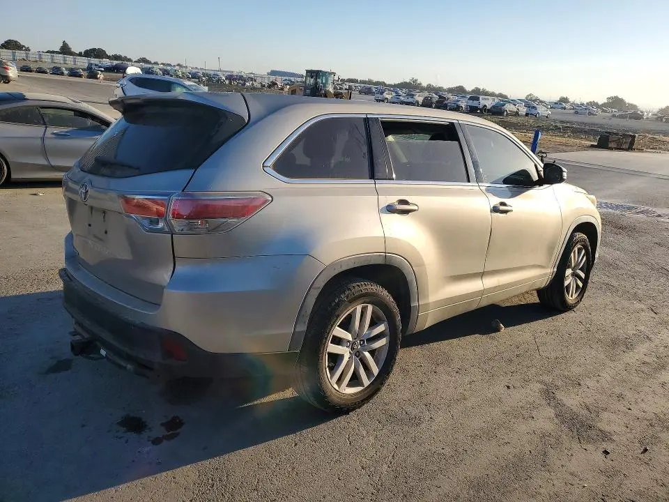 2016 TOYOTA HIGHLANDER LE  