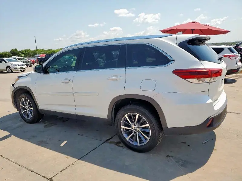 2019 TOYOTA HIGHLANDER SE  