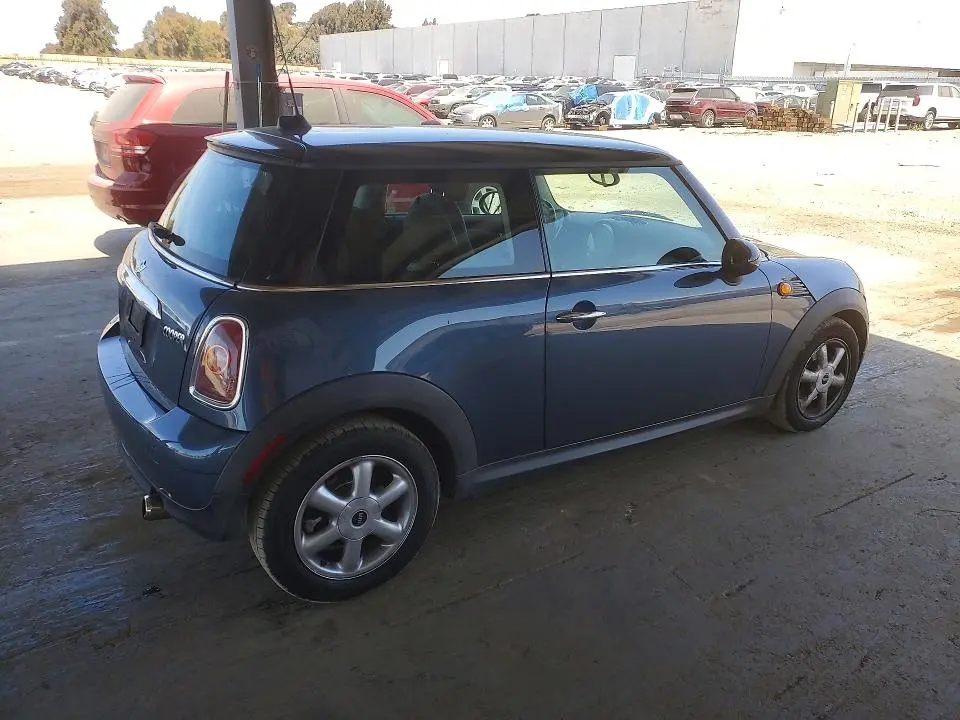 2010 MINI COOPER   