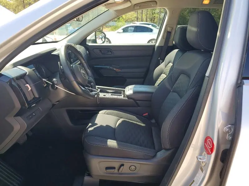 2023 NISSAN PATHFINDER SV  
