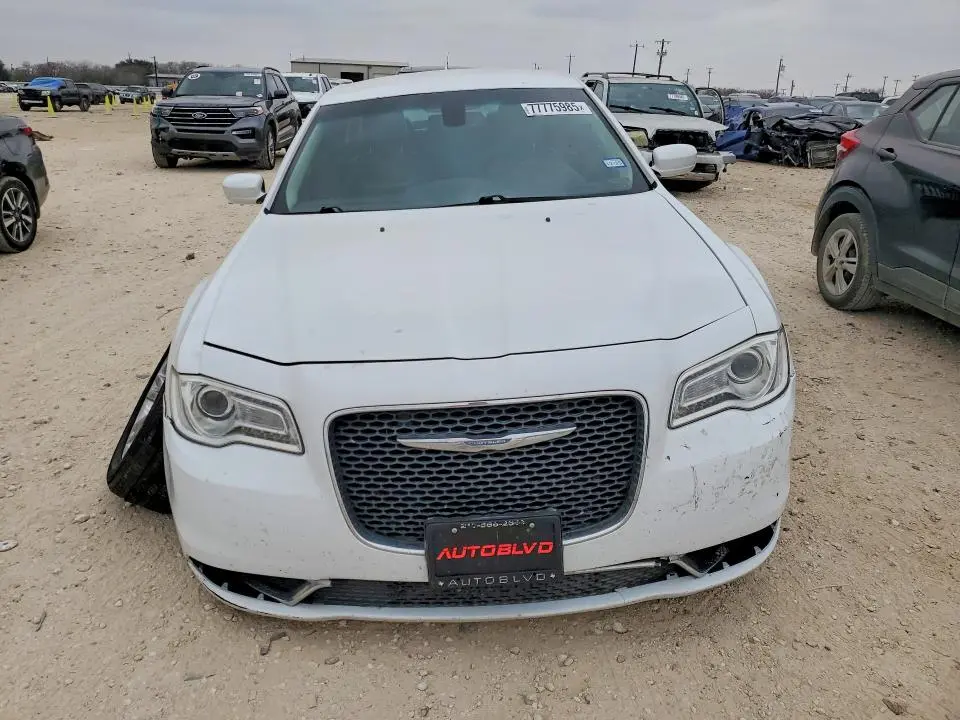 2017 CHRYSLER 300 LIMITED  