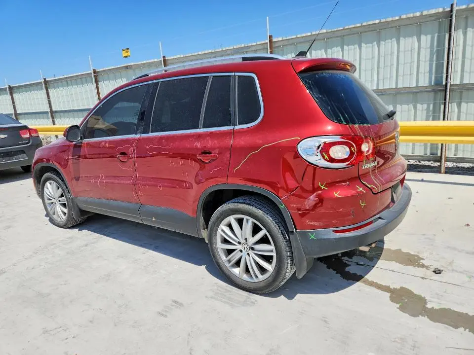 2011 VOLKSWAGEN TIGUAN S  
