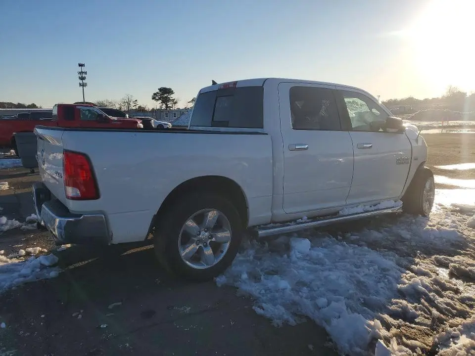 2016 RAM 1500 SLT  