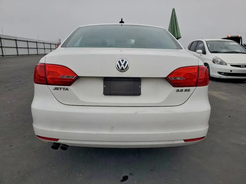 2011 VOLKSWAGEN JETTA SE  