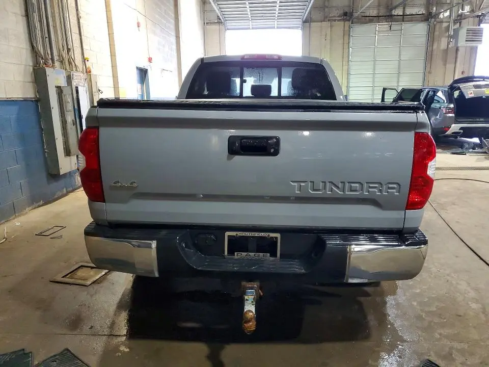 2018 TOYOTA TUNDRA SR5  