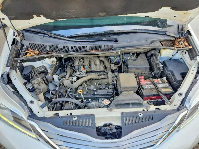 2017 TOYOTA SIENNA LIMITED PREMIUM 7-PASSENGER  