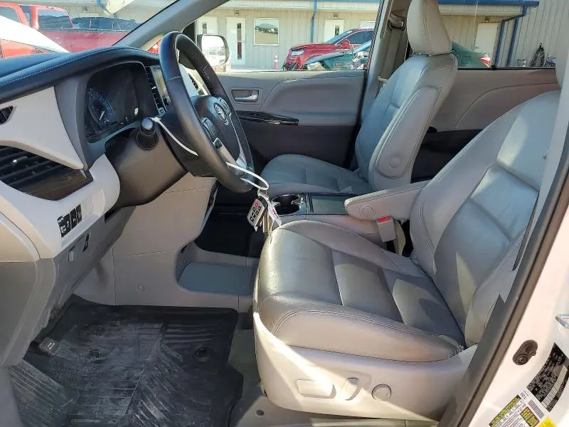 2017 TOYOTA SIENNA XLE PREMIUM 8-PASSENGER  
