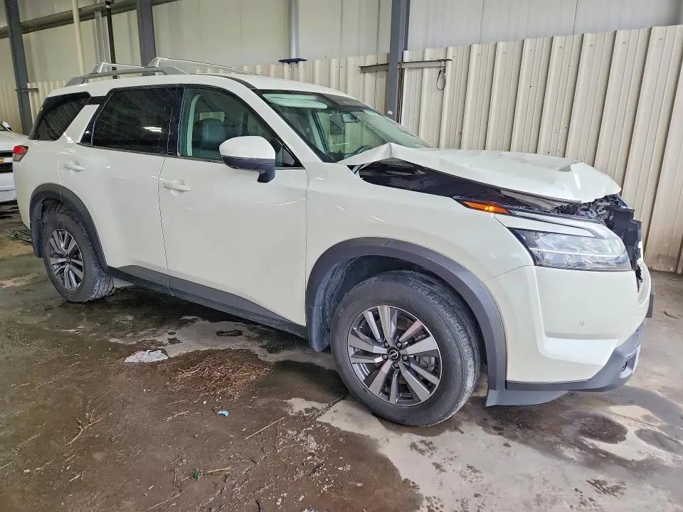 2024 NISSAN PATHFINDER SL  