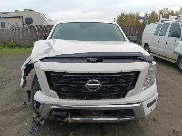 2022 NISSAN TITAN SV  