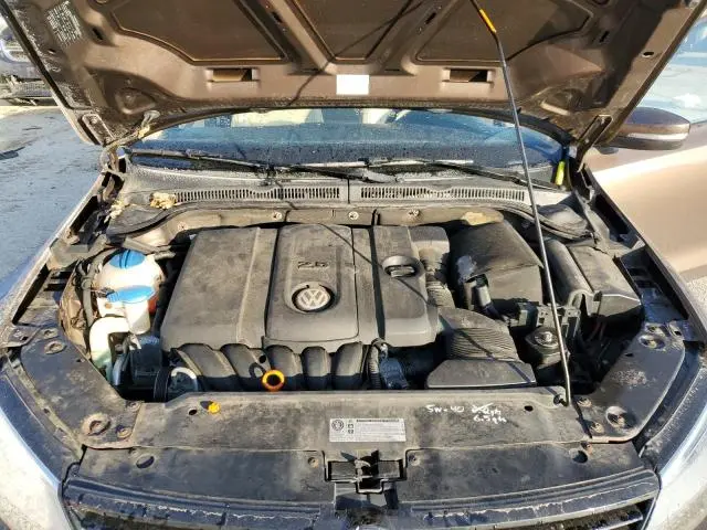 2011 VOLKSWAGEN JETTA SE  