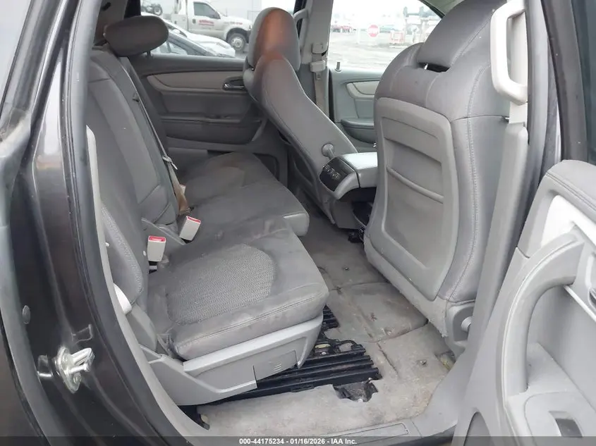 2014 CHEVROLET TRAVERSE LS