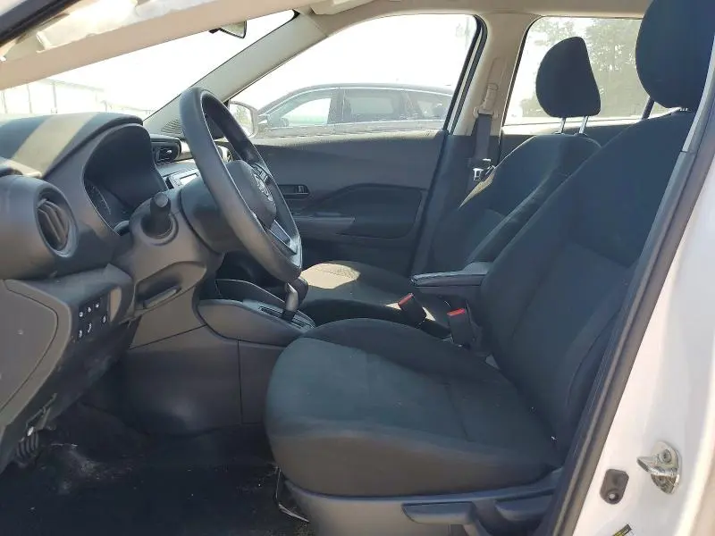 2024 NISSAN KICKS S  