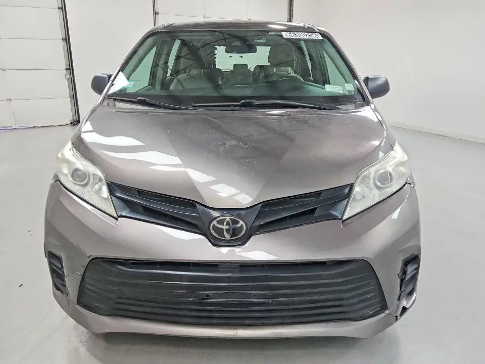 2018 TOYOTA SIENNA L  