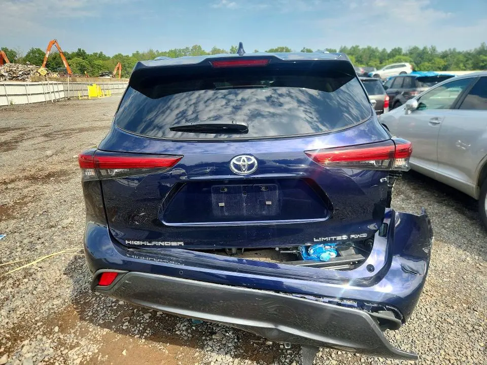 2022 TOYOTA HIGHLANDER LIMITED  