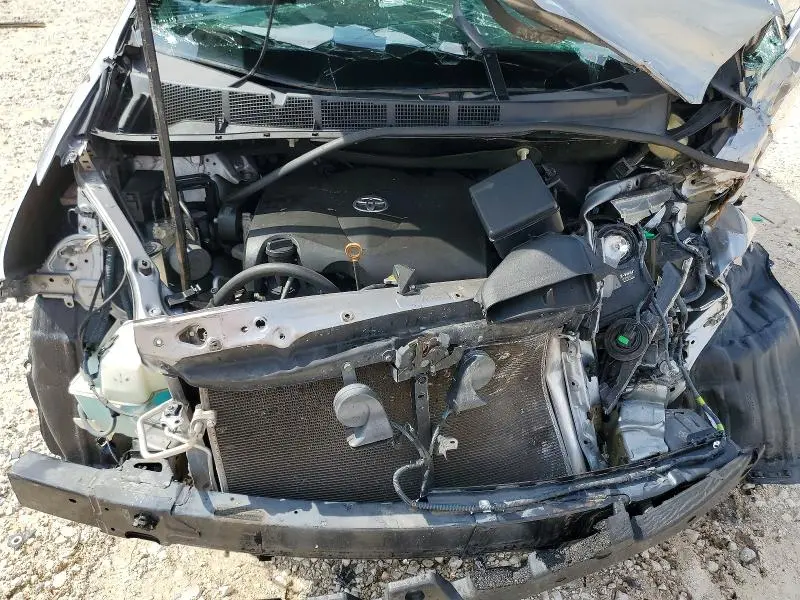 2017 TOYOTA SIENNA LE  