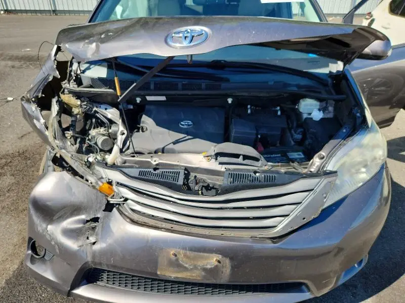 2014 TOYOTA SIENNA XLE 8-PASSENGER  