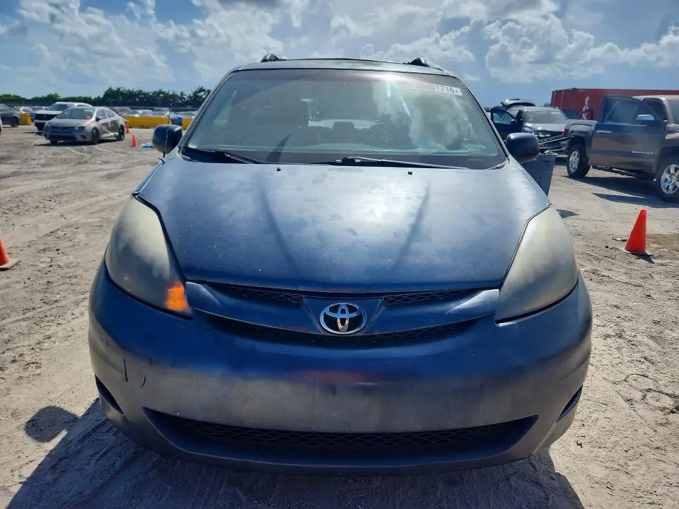 2010 TOYOTA SIENNA LE 8-PASSENGER  