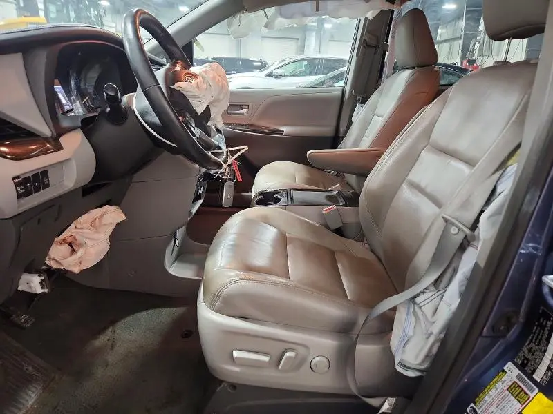 2017 TOYOTA SIENNA XLE 7-PASSENGER  