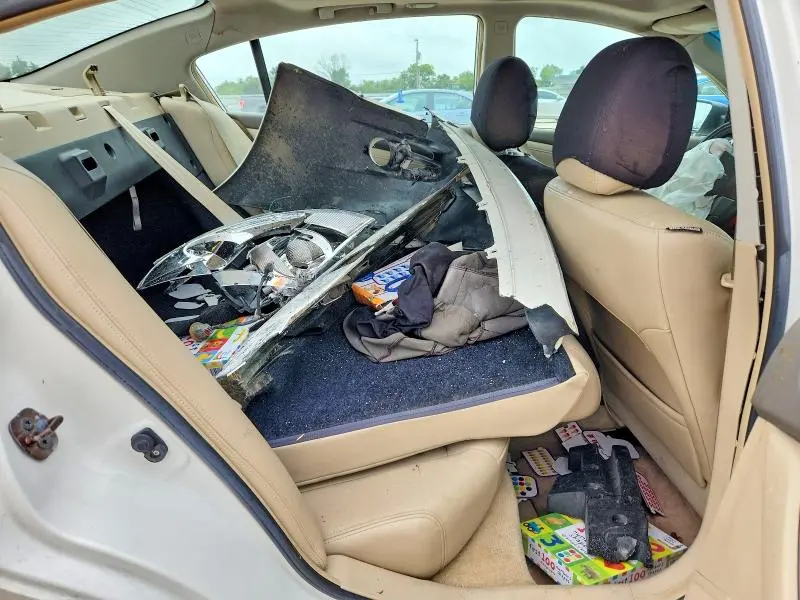 2010 NISSAN ALTIMA SR  