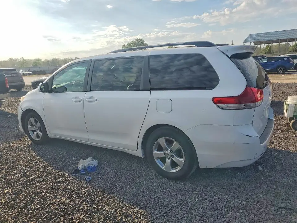 2011 TOYOTA SIENNA LE  