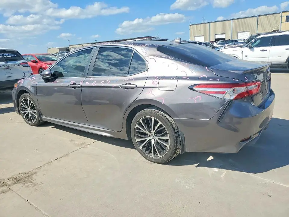 2020 TOYOTA CAMRY SE  