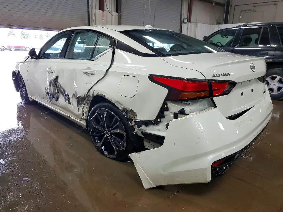 2024 NISSAN ALTIMA SR  