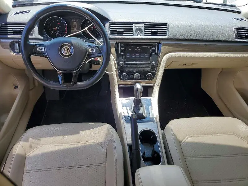 2016 VOLKSWAGEN PASSAT SE  