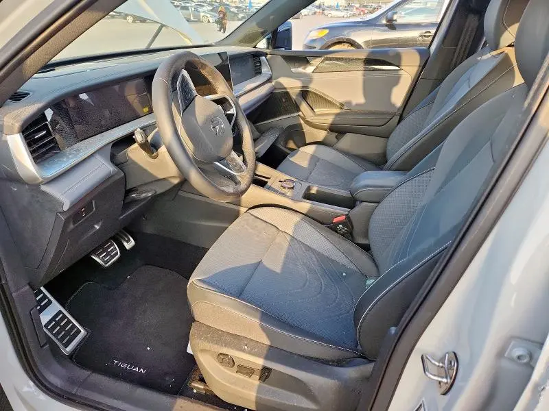 2025 VOLKSWAGEN TIGUAN SE R-LINE BLACK  