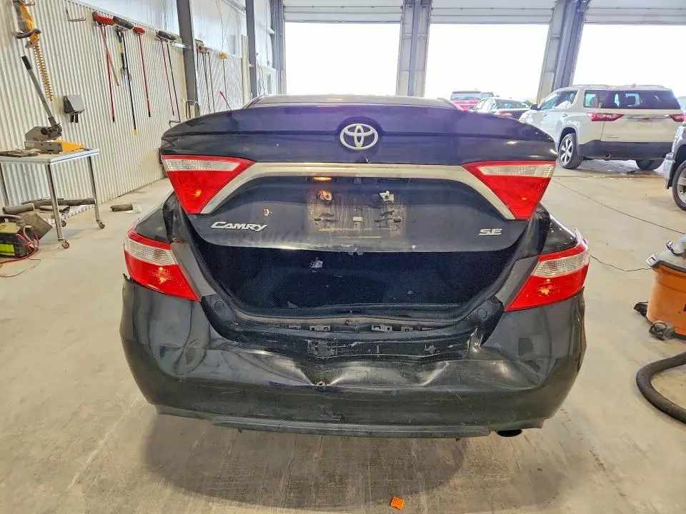 2016 TOYOTA CAMRY SE  