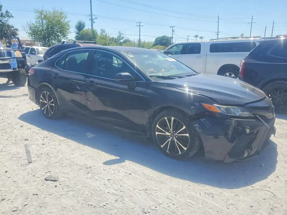 2019 TOYOTA CAMRY SE  