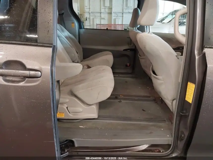 2014 TOYOTA SIENNA LE V6 8 PASSENGER