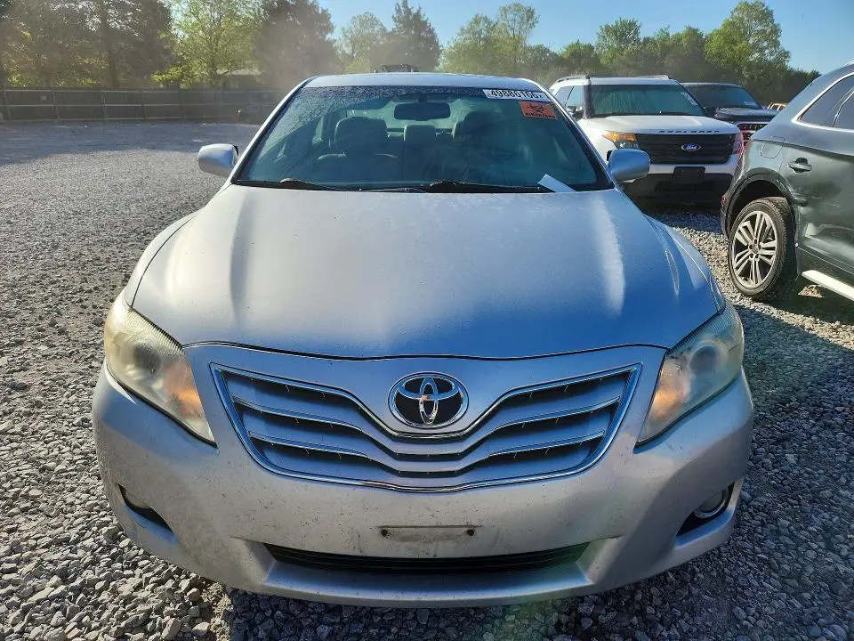 2011 TOYOTA CAMRY XLE V6  