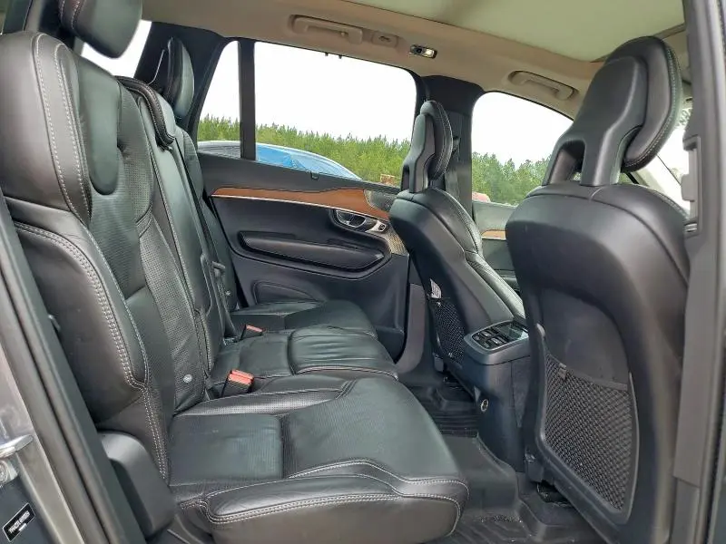 2017 VOLVO XC90 T6  