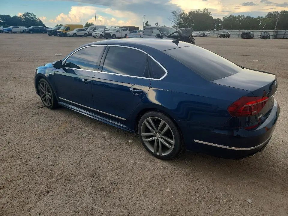 2019 VOLKSWAGEN PASSAT SE R-LINE  