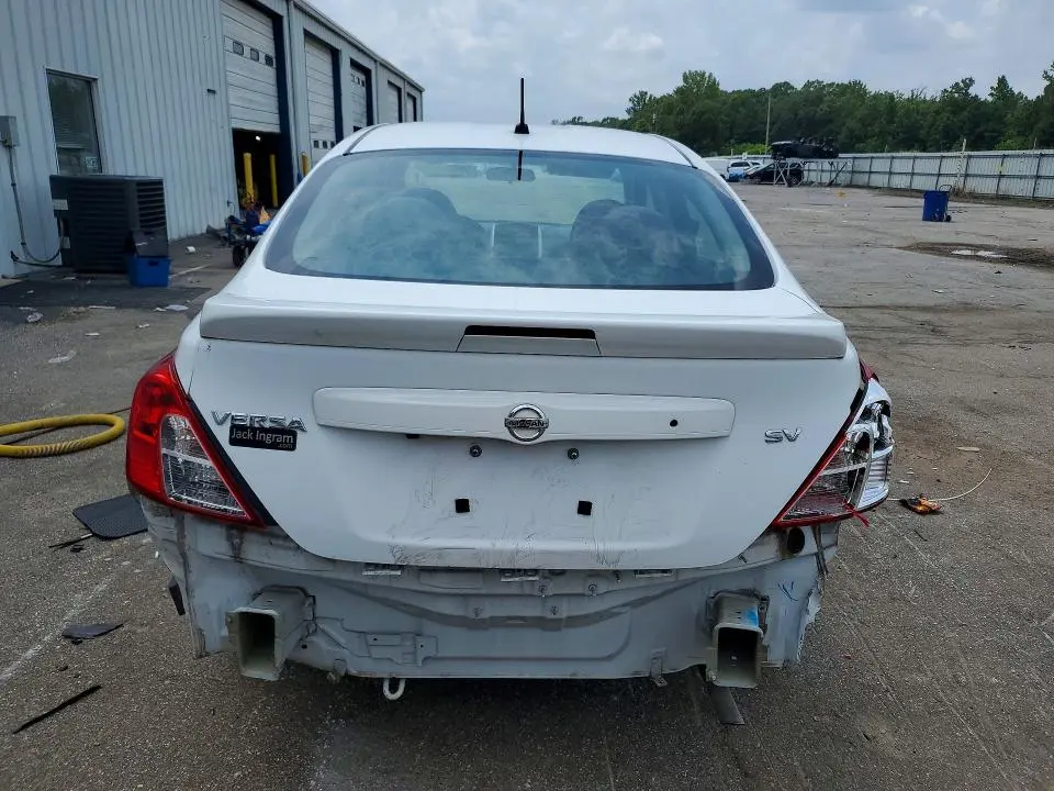 2019 NISSAN VERSA SV  
