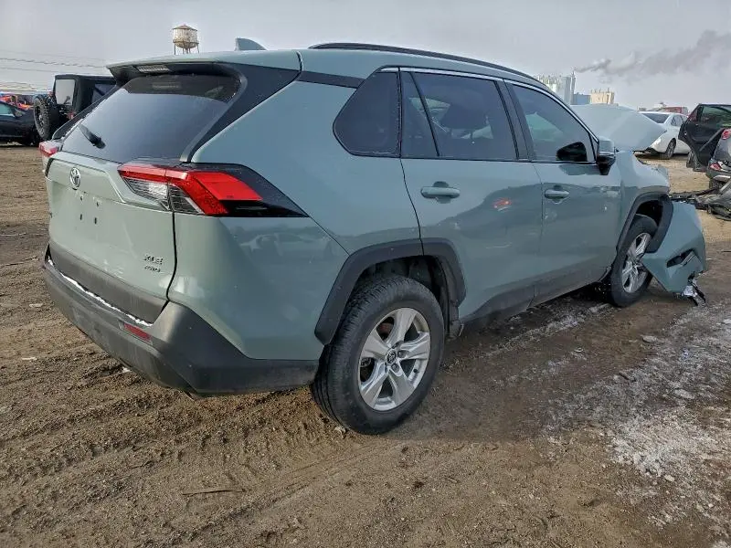 2021 TOYOTA RAV4 XLE  