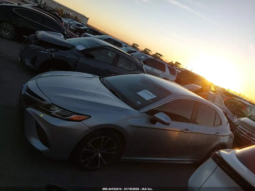 2018 TOYOTA CAMRY SE