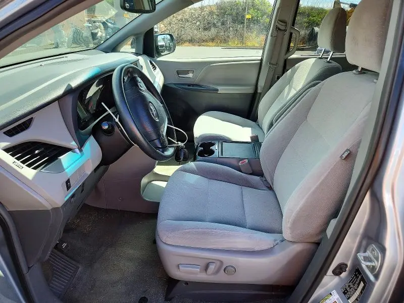 2015 TOYOTA SIENNA LE  
