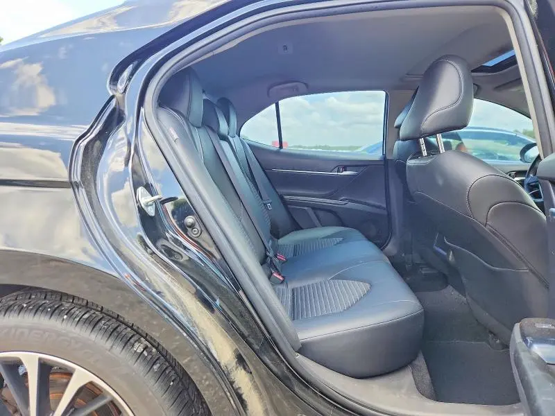 2018 TOYOTA CAMRY SE  