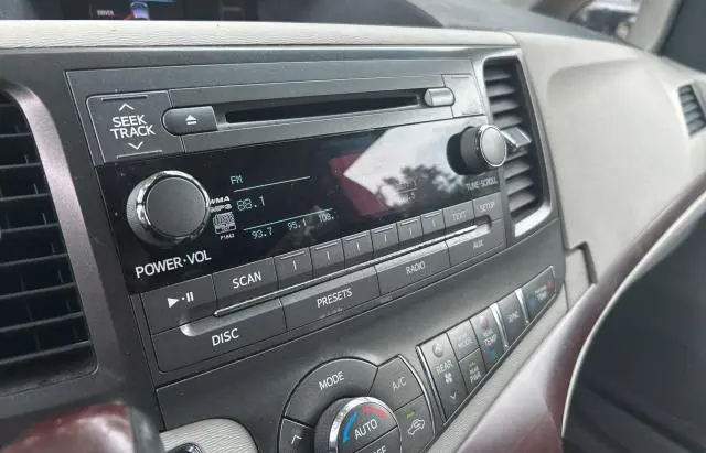 2012 TOYOTA SIENNA XLE  