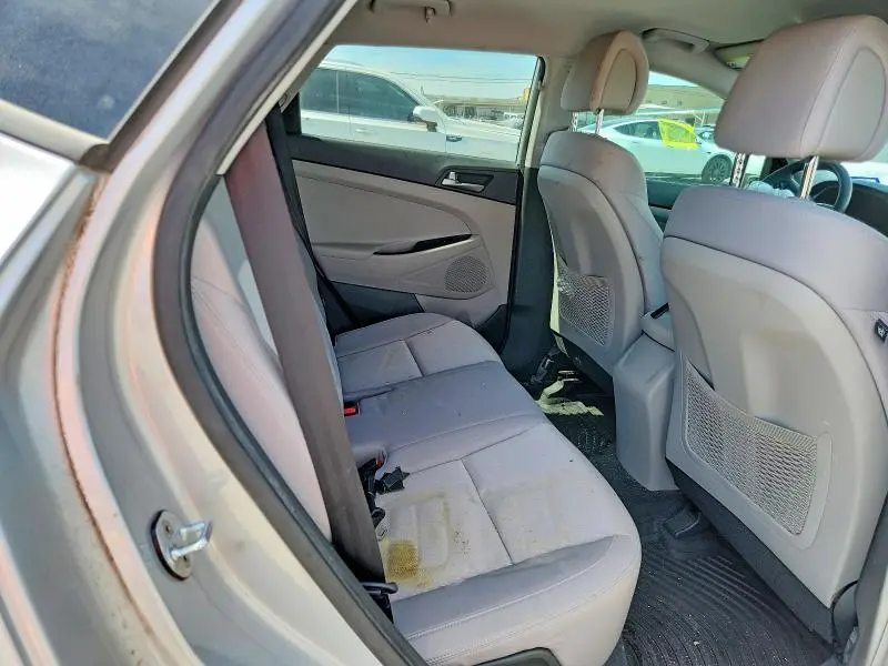 2017 HYUNDAI TUCSON SE  