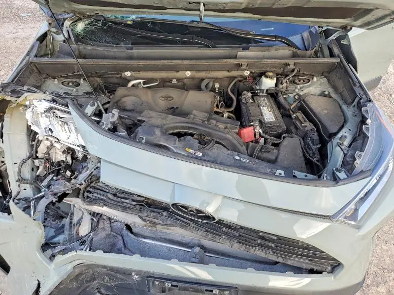 2021 TOYOTA RAV4 XLE  