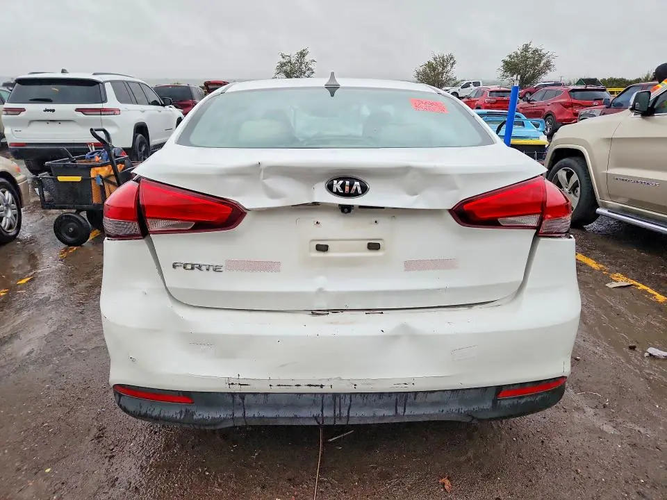 2017 KIA FORTE LX  